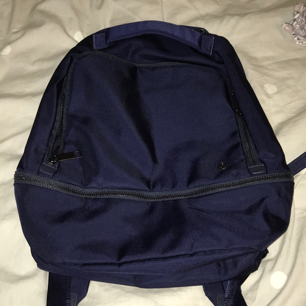 Lululemon adventurer backpack in navy